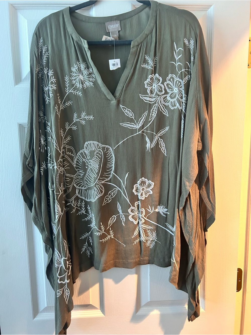 Chico's Olive Green Floral Embroidered Split‑Hem Tunic